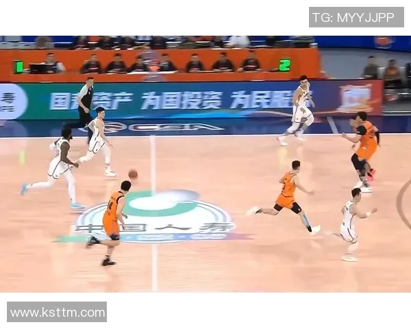 上海篮球队实力之争引发热议球迷观点碰撞成焦点